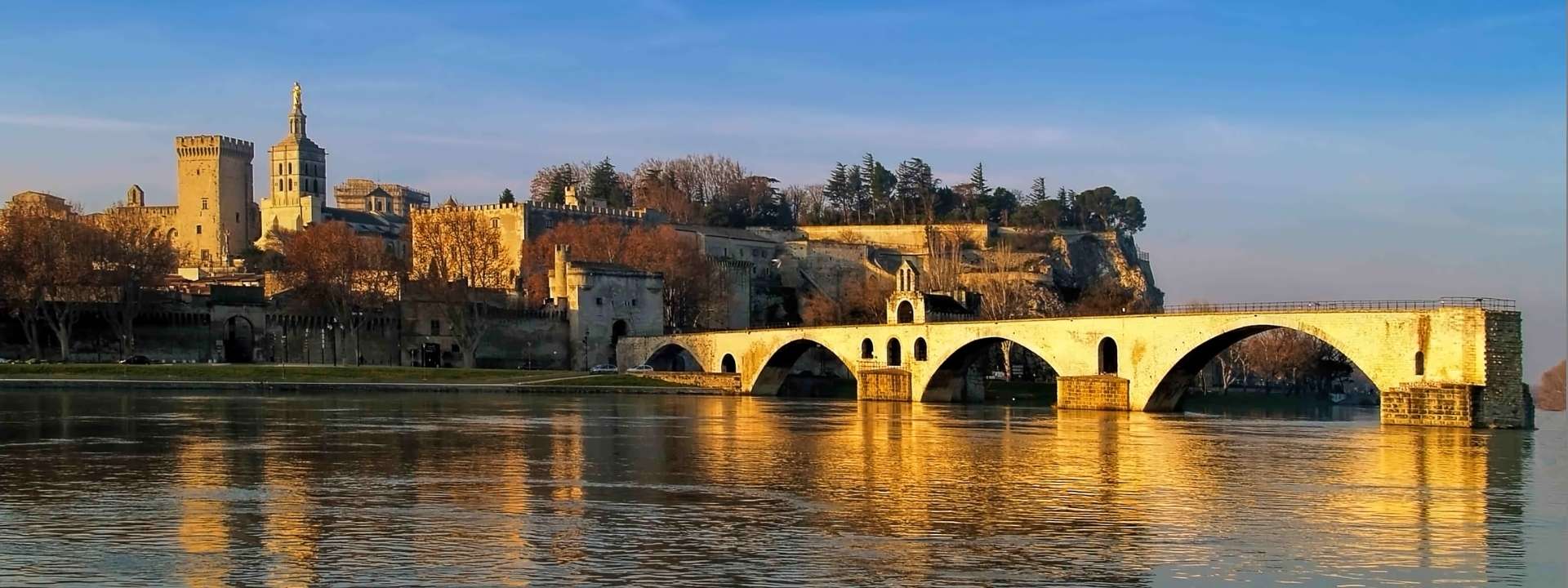 Panorama sur le Pont d'Avignon et le Palais des Papes pour l'expert en rachat d'or ABC GOLD