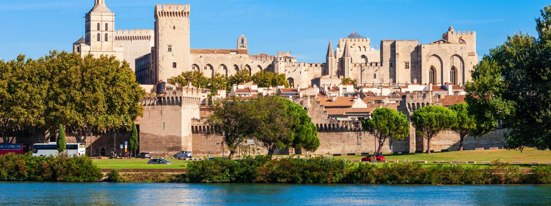 Vue panoramique d'Avignon et du Palais des Papes pour l'agence de rachat d'or ABC GOLD